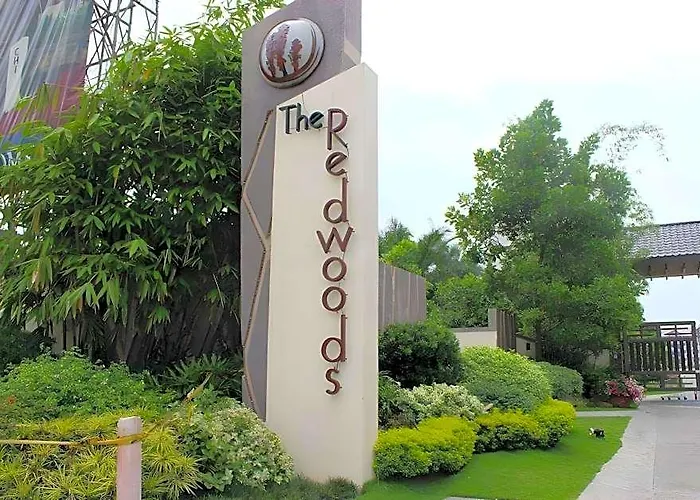 The Redwoods Sm Fairview W/ Netflix & Balcony Manila