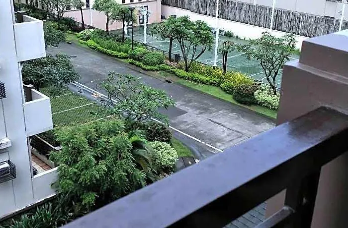 The Redwoods Sm Fairview W/ Netflix & Balcony Manila