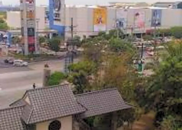 The Redwoods Sm Fairview W/ Netflix & Balcony Hotel 3*